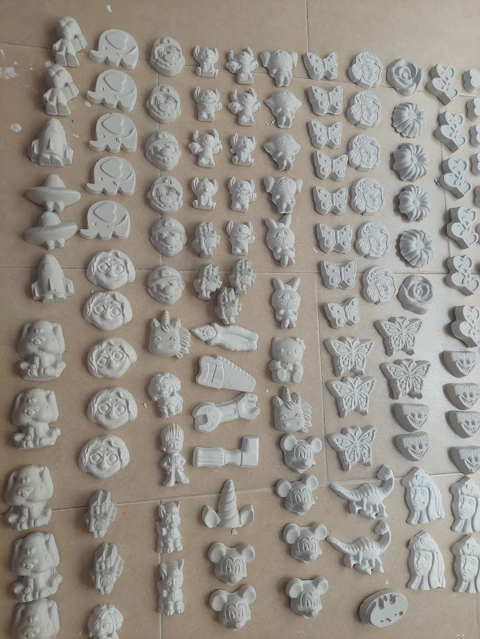 100 piezas figuras de  cerámica 50/50